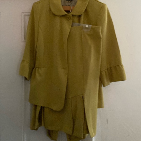 Business suite - Picture 1 of 1